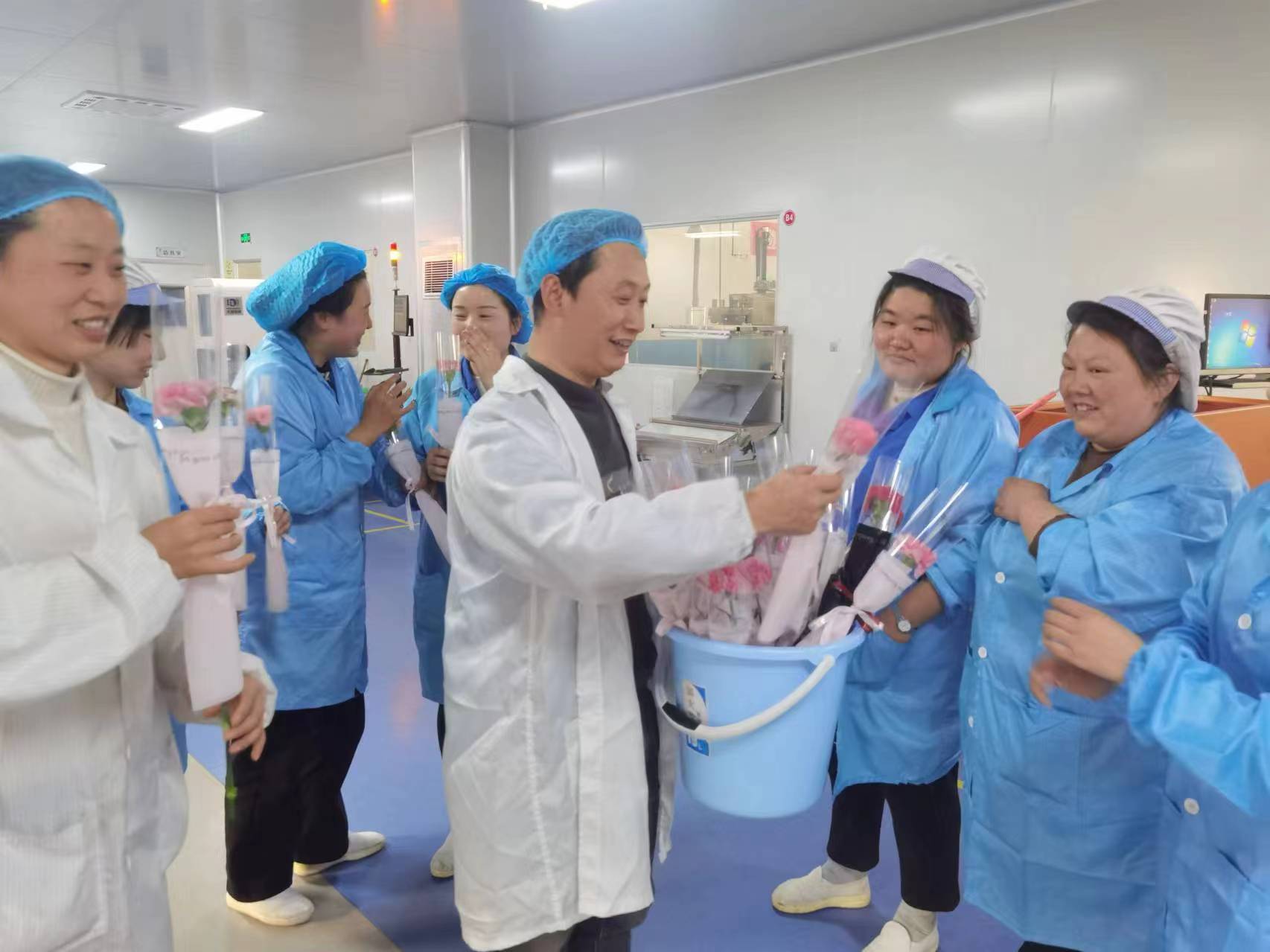 3月8日女神節(jié)公司黨支部和工會(huì)慰問女職工